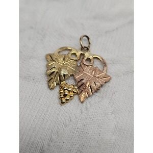 10K Black Hills Gold Pendant Necklace Leaves Grapes Charm Jewelry Native